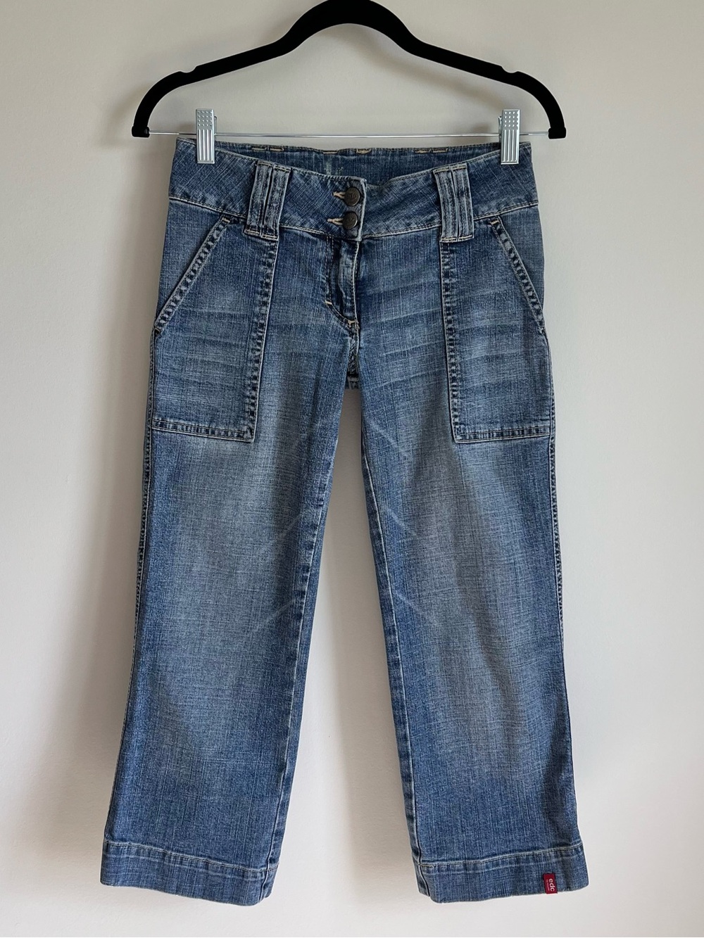 Y2K / 2000s Low Rise Capri Pants - Medium Wash Blue Denim with Pockets
